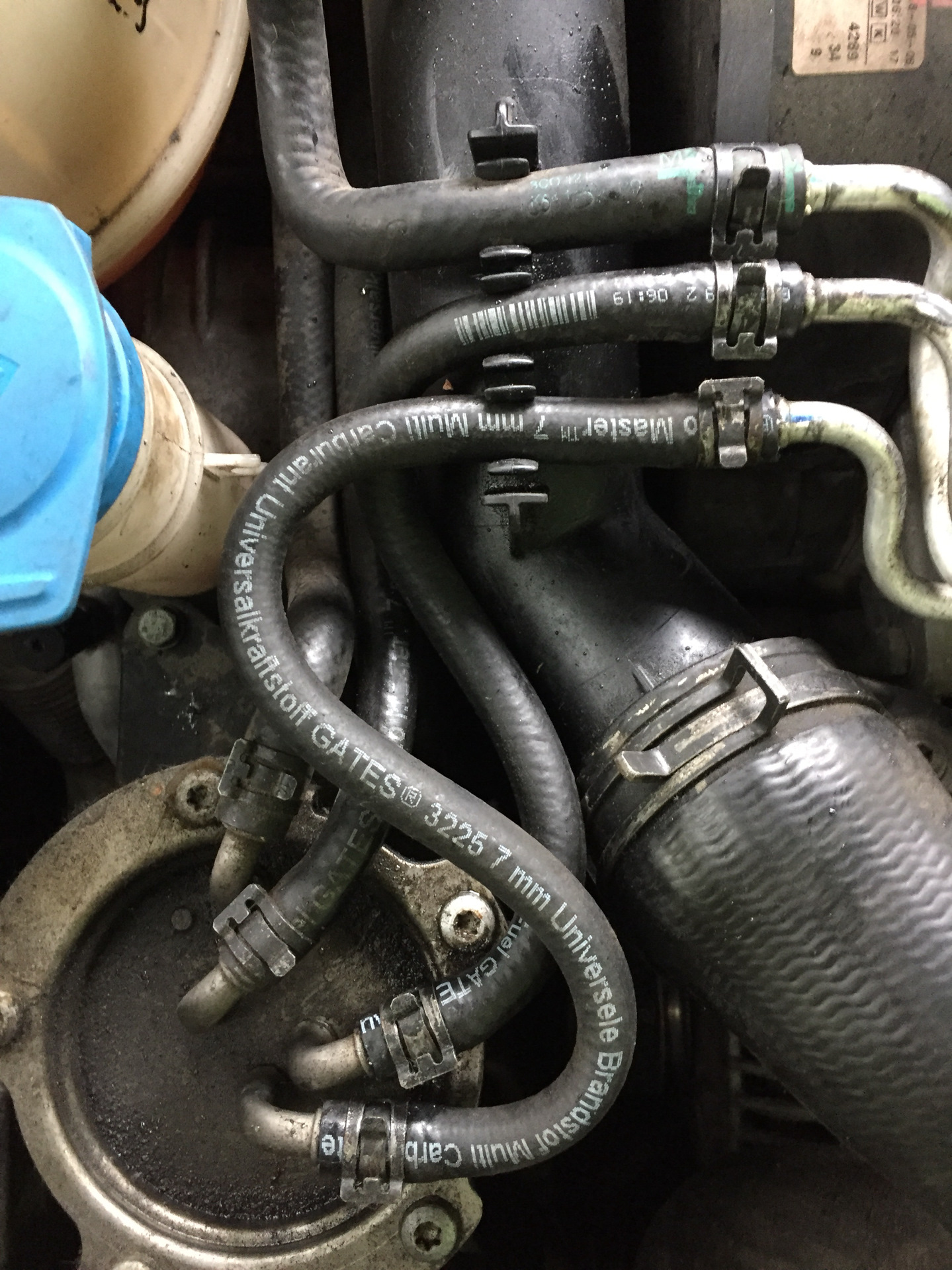 Топливная магистраль 2108 карбюратор. Соединитель шлангов москвич 2141. Трубка тнвд volkswagen t4 2. Мтз 245 двигатель топливная система. Топливные шланги ваз 2109 инжектор.