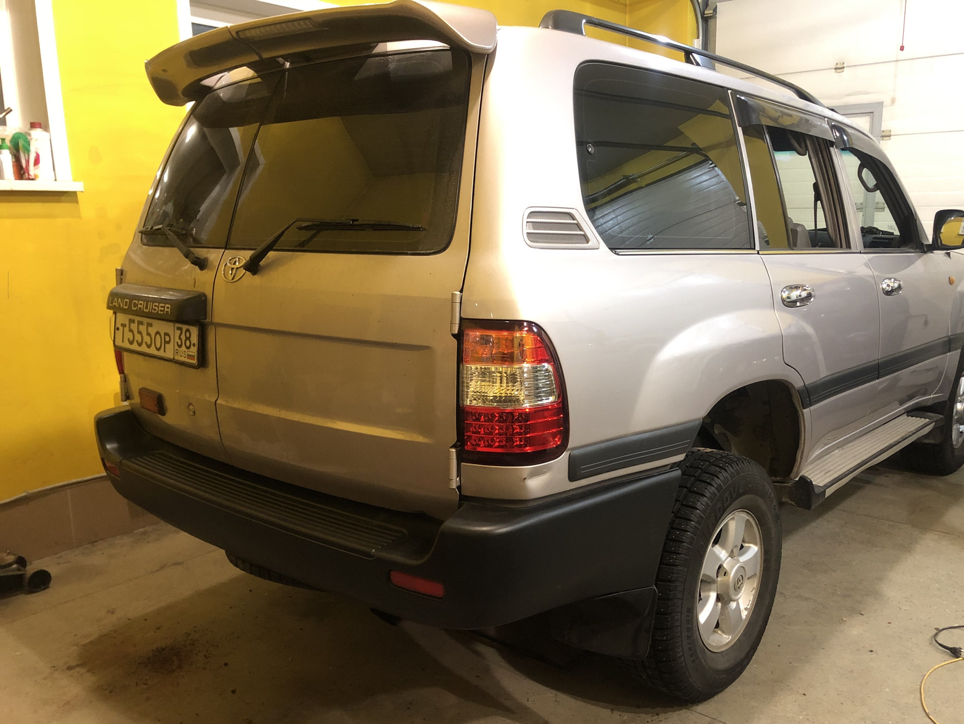 дверь ленд крузер 105