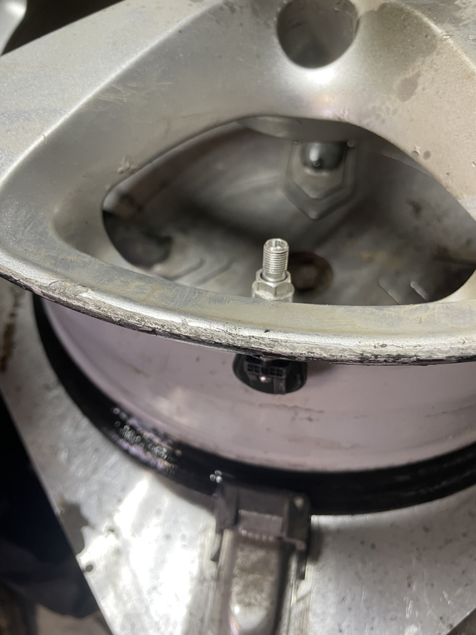 Использую бортовой герметик фирмы БХЗ — Chevrolet Cruze Hatchback