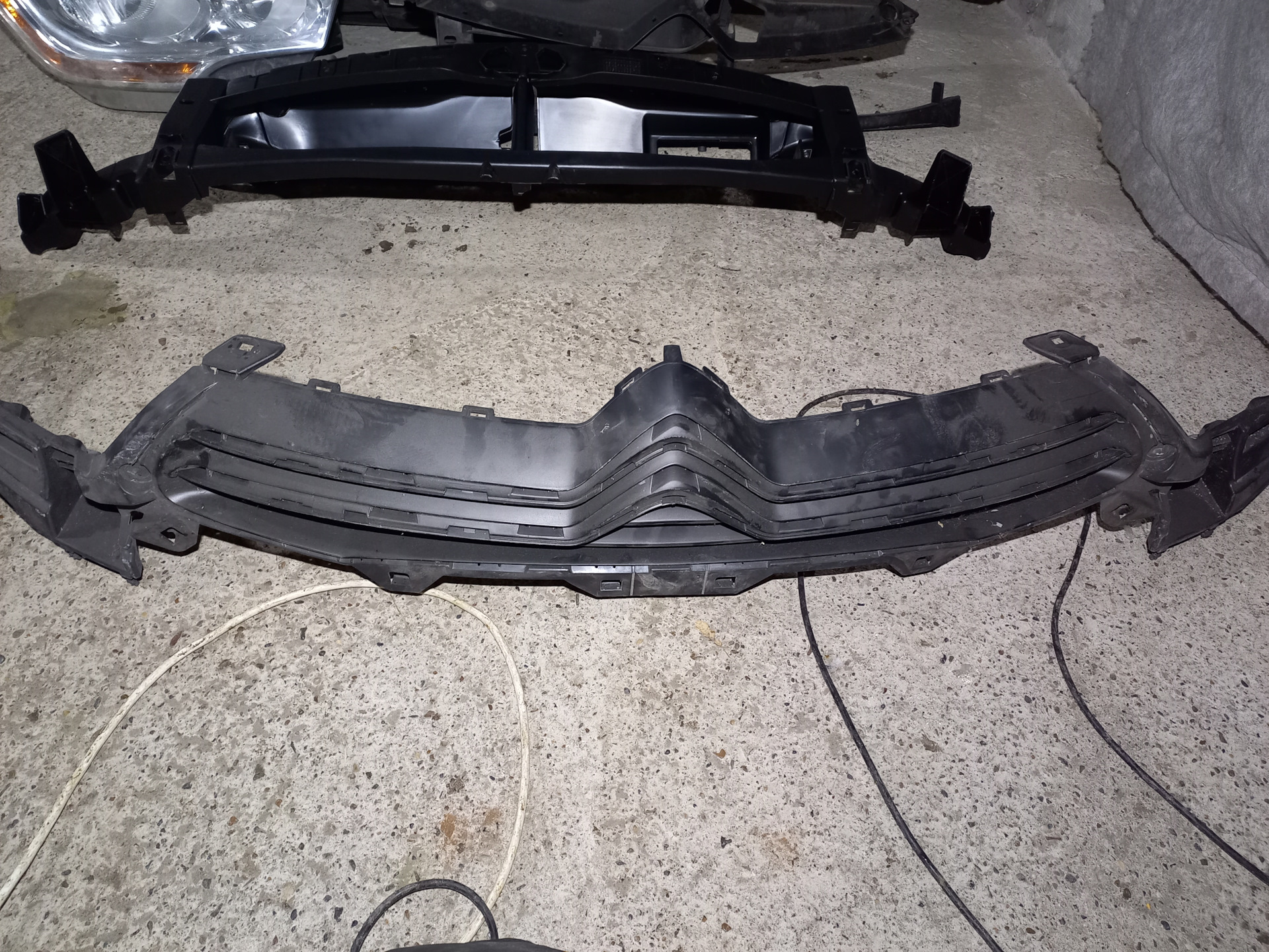 Замена основы крепления бампера — Citroen C4 (2G), 1,6 л, 2012 года ...