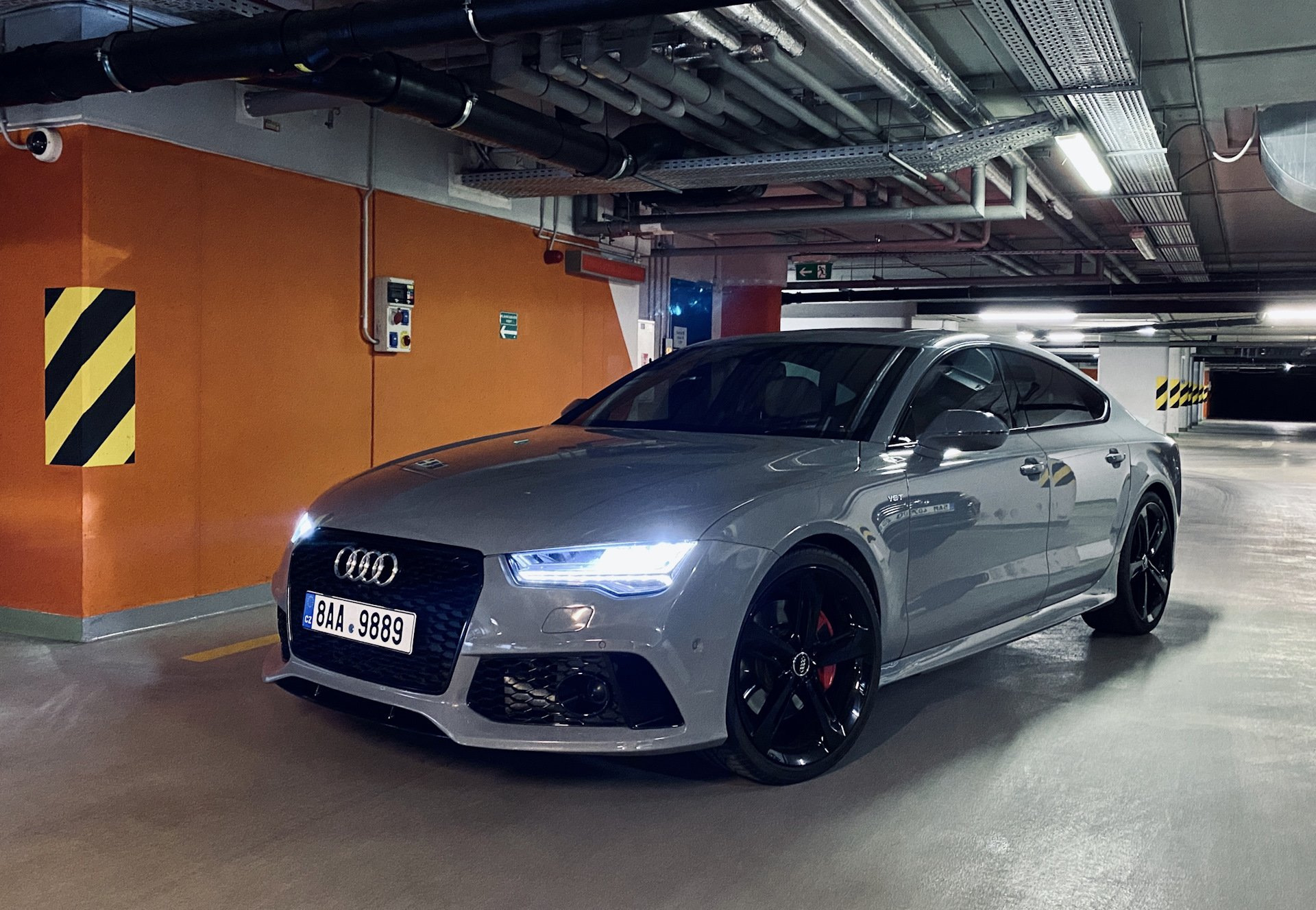 Audi rs7 коричневая