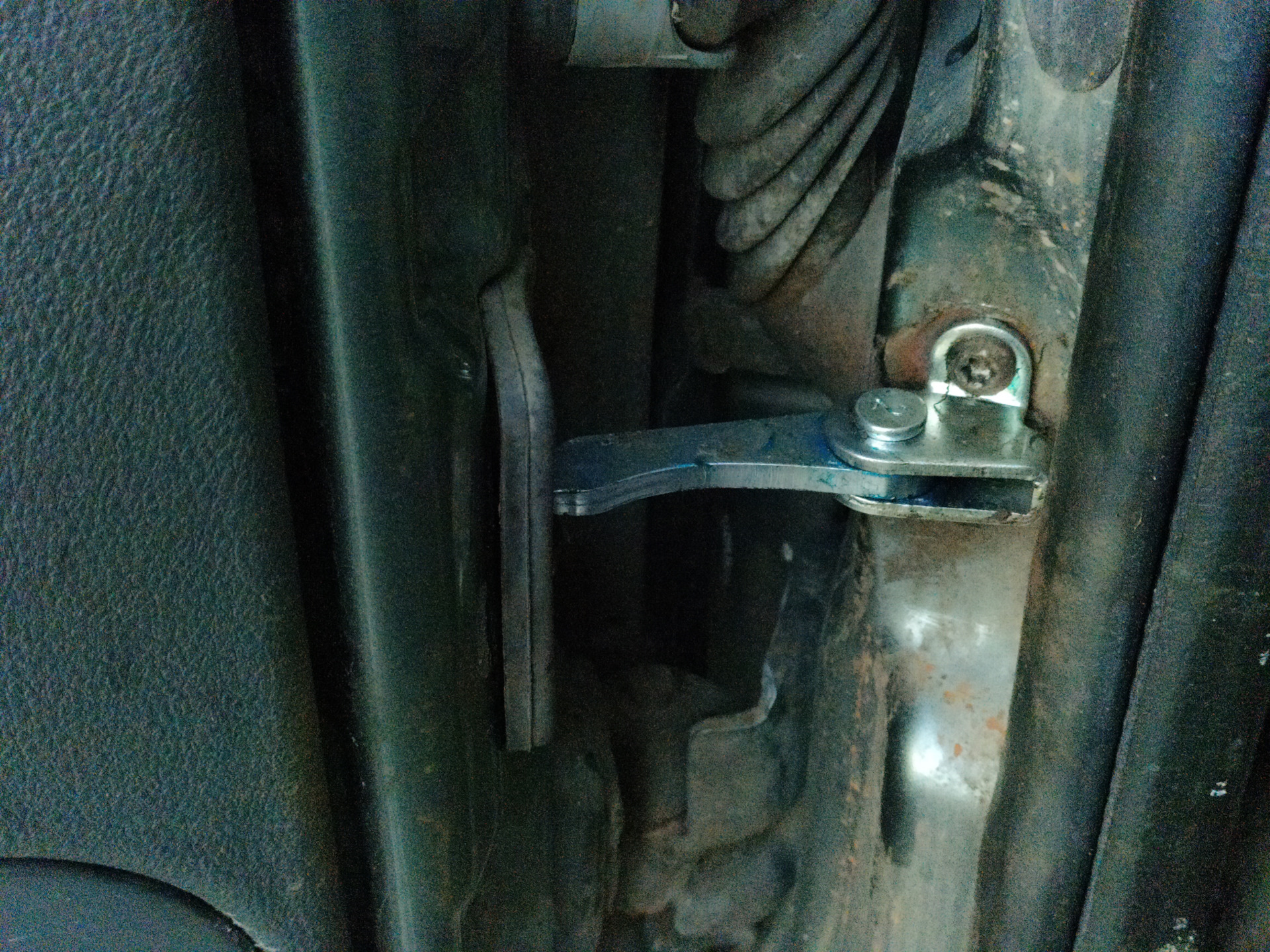 Замена ограничителя передней двери на fiat albea — FIAT Albea, 1,4 л ...