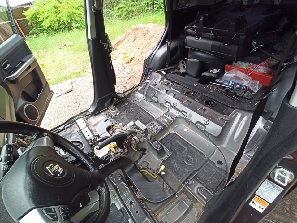 Влага под пассажирским ковриком — Suzuki Grand Vitara (2G), 2,4 л, 2013 ...