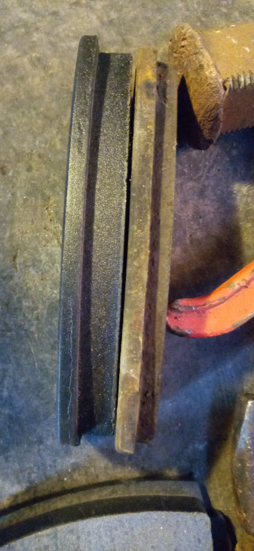 Замена передних тормозных колодок на Ниве — Chevrolet Niva, 1,7 л, 2005 ...