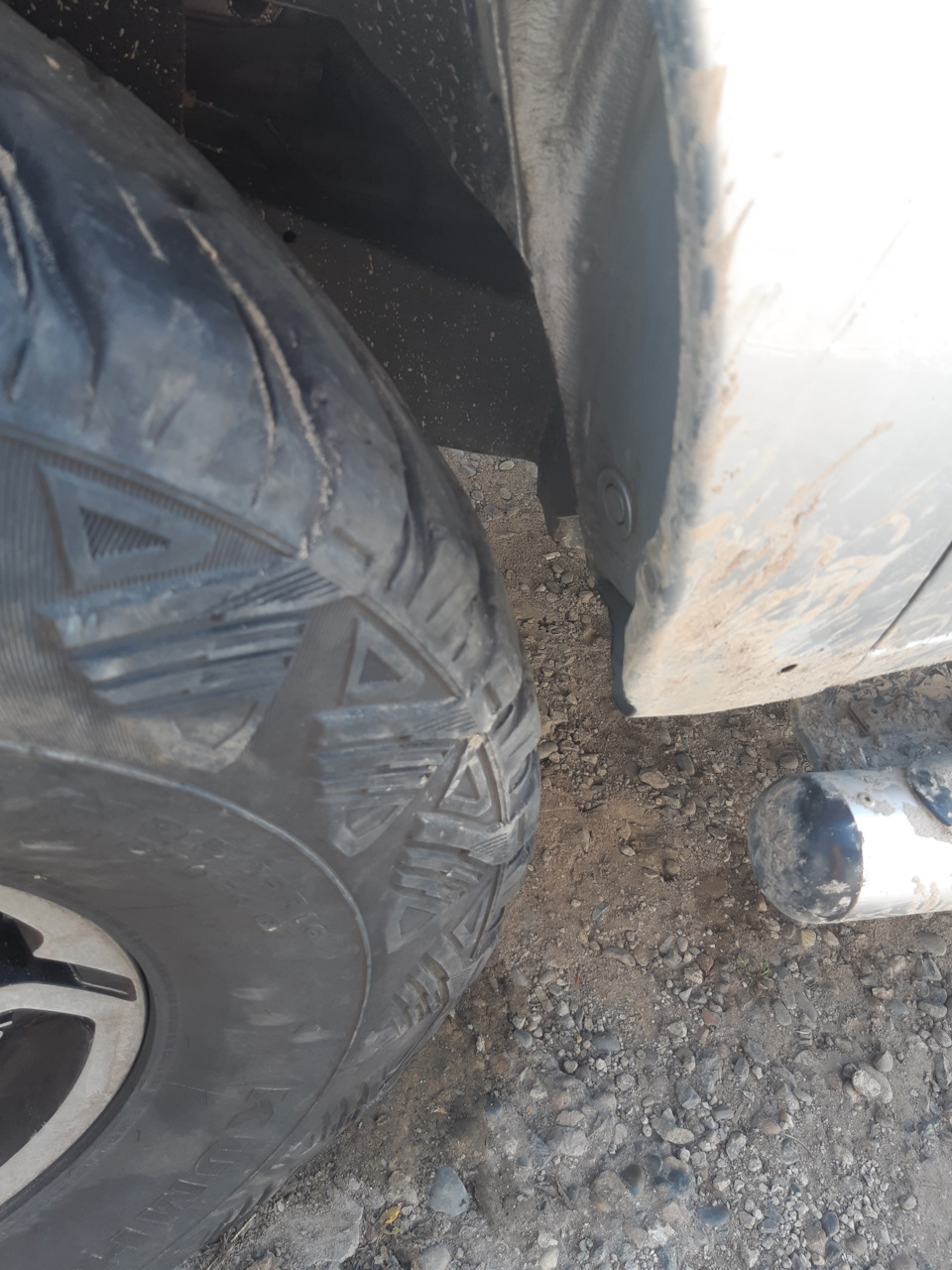 здесь уже видно, что с 35м колесом уже достаточное расстояние до кузова. Но колеса будут гораздо злее, ну мы еще и поиграемся с лифтом подвески. — Mitsubishi Pajero Sport (2G)