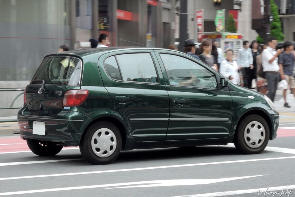 Toyota clavia vitz отличие