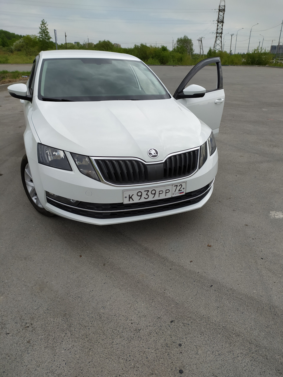 Обслуженная гонка с новым стеклом! — Skoda Octavia A7 Mk3