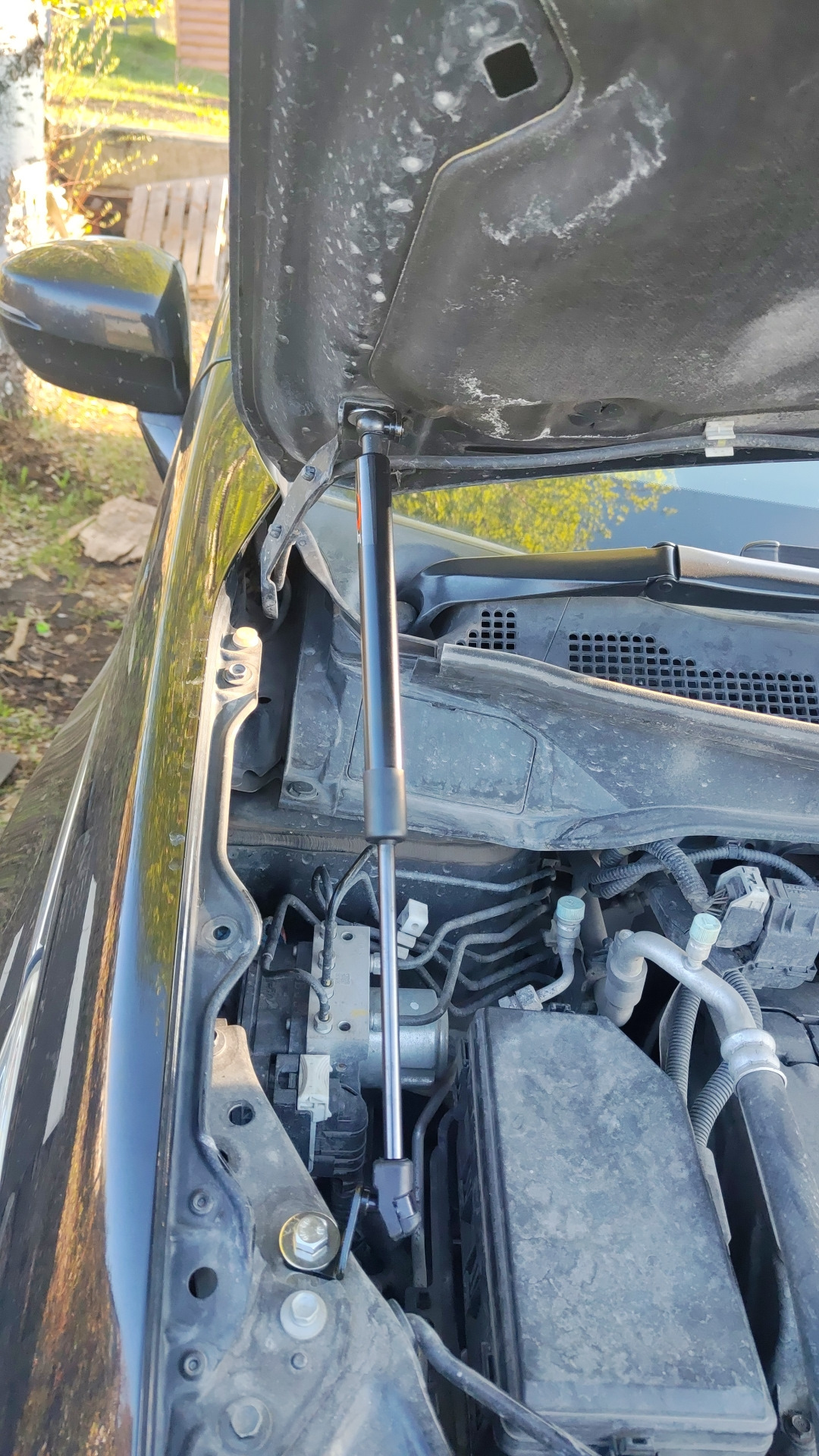 Установка газлифтов на капот — Honda Odyssey (5G), 2,4 л, 2013 года ...