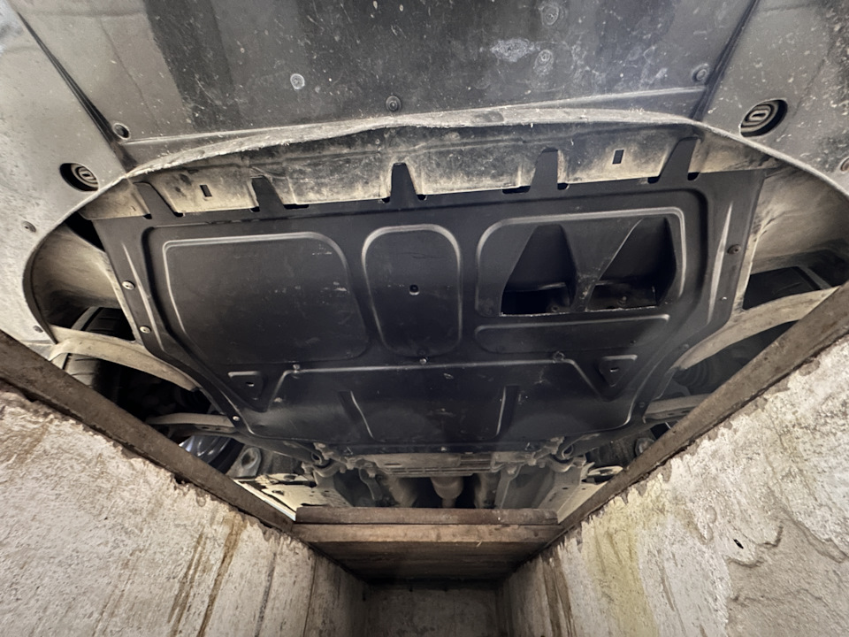 Установка пыльника двигателя. — Skoda Octavia A5 Mk2, 1,8 л, 2011 года ...