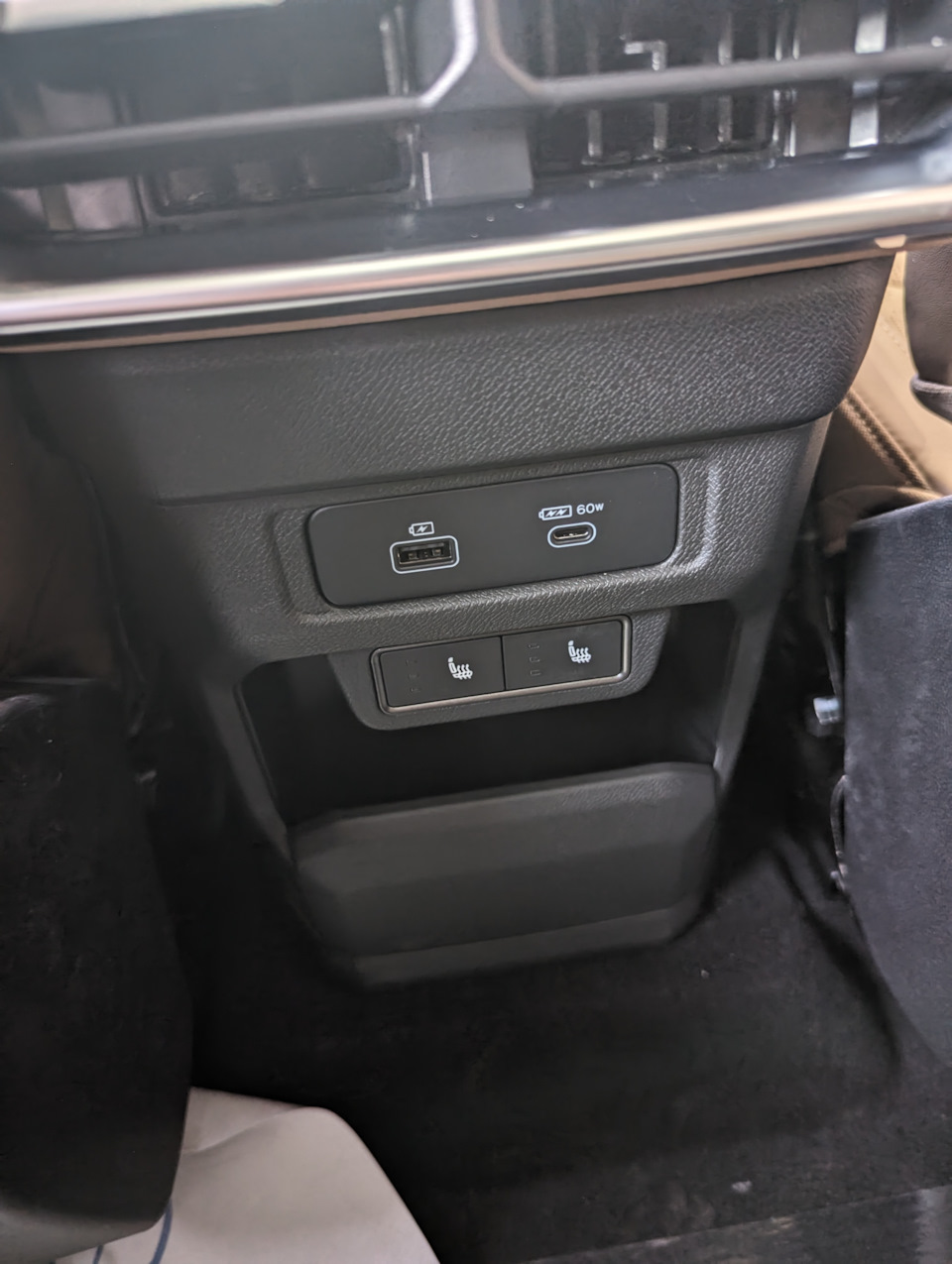Удобства для задних пассажиров Jetour T2 — Haval Dargo