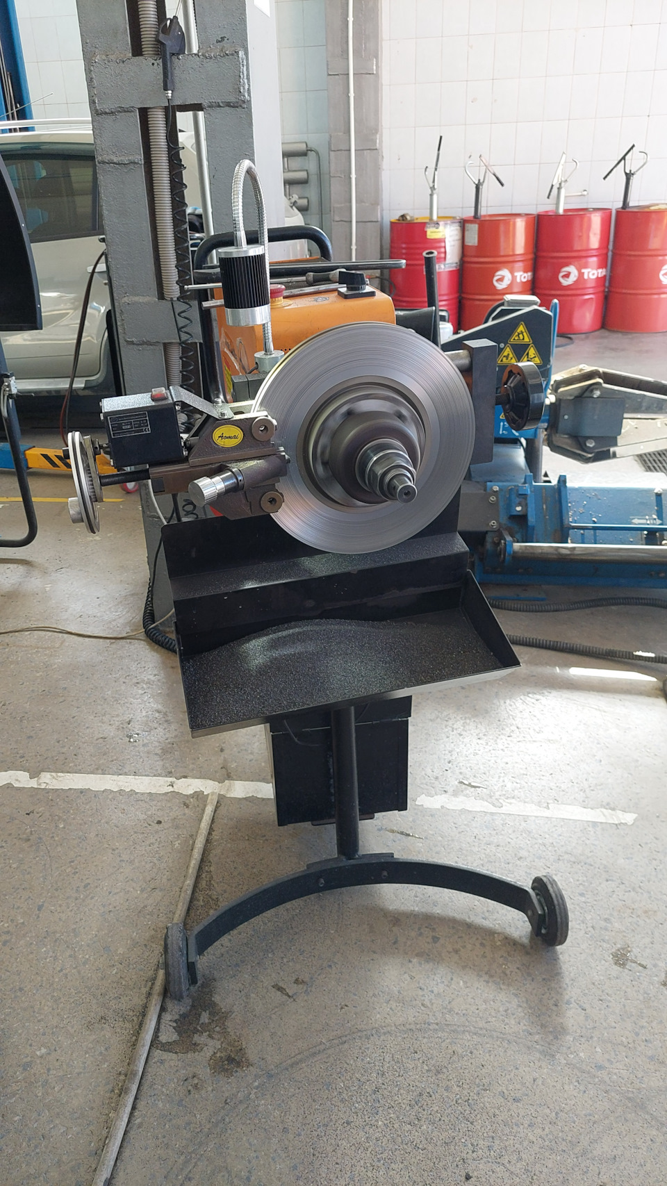 Расточка тормозных дисков, замена колодок — KIA Opirus, 3 л, 2005 года ...