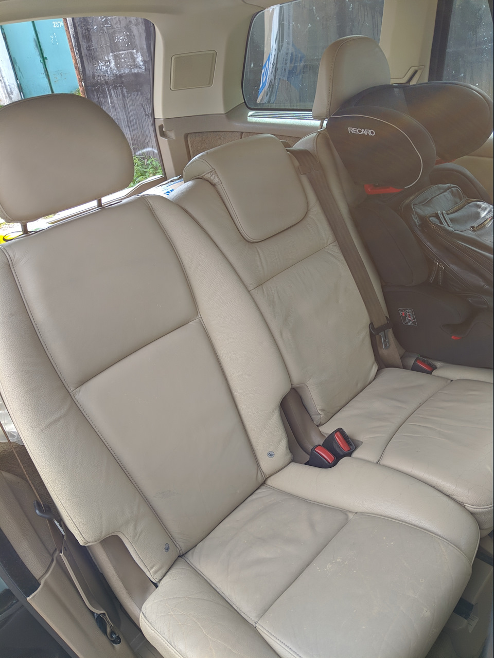 Все сремя показывает уровень топлива даже при выкл зажигании. — Mazda ...