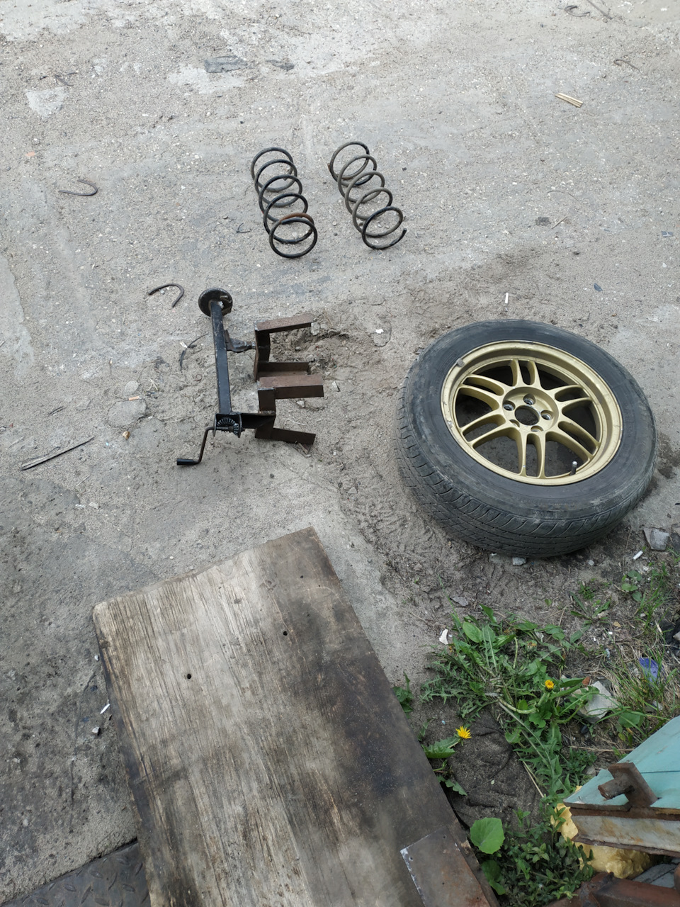 Установка полиуретана в передние рычаги и замена пружин передних ...