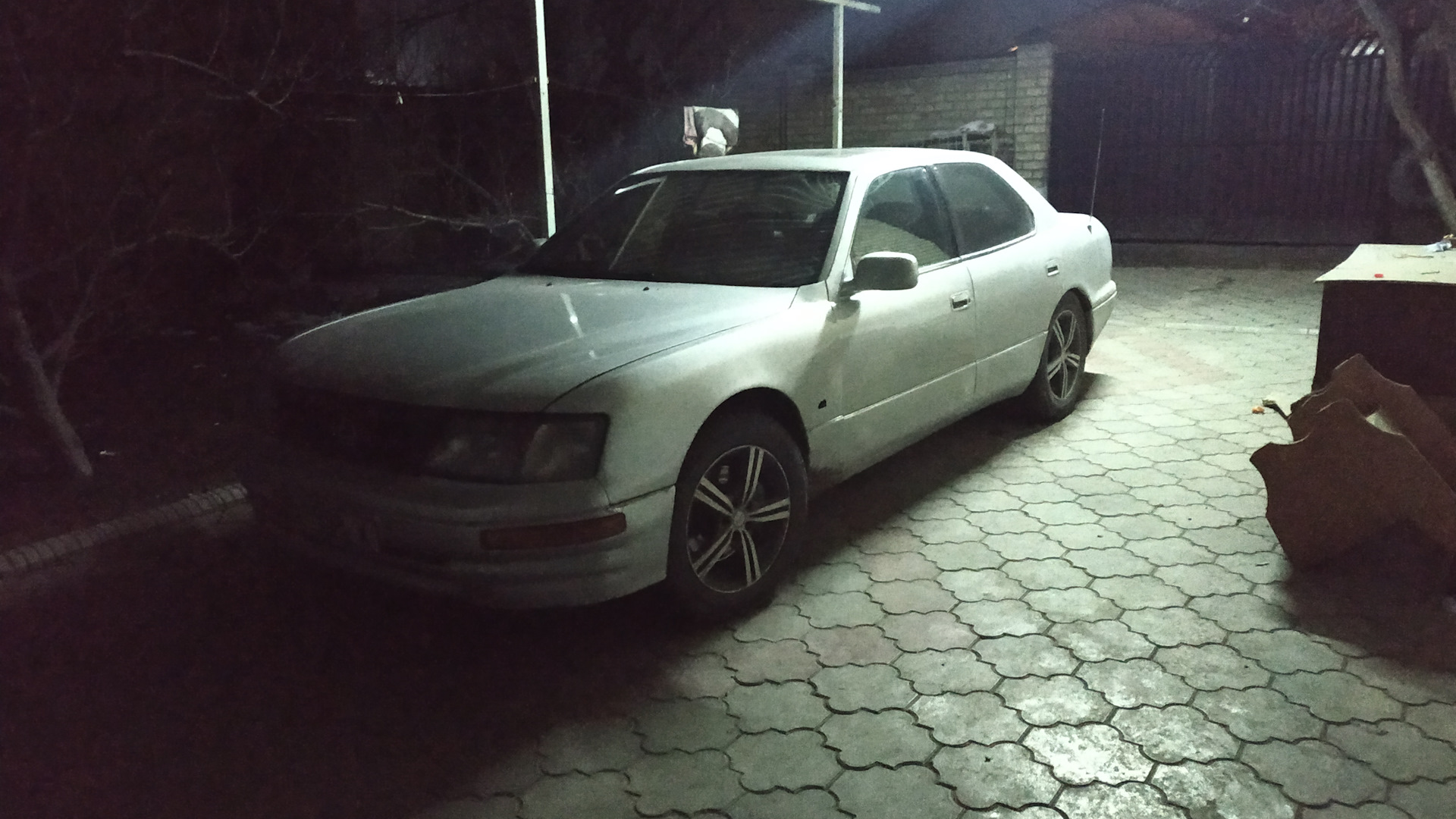 Lexus LS (UCF20) 4.0 бензиновый 1995 | Баржа на DRIVE2