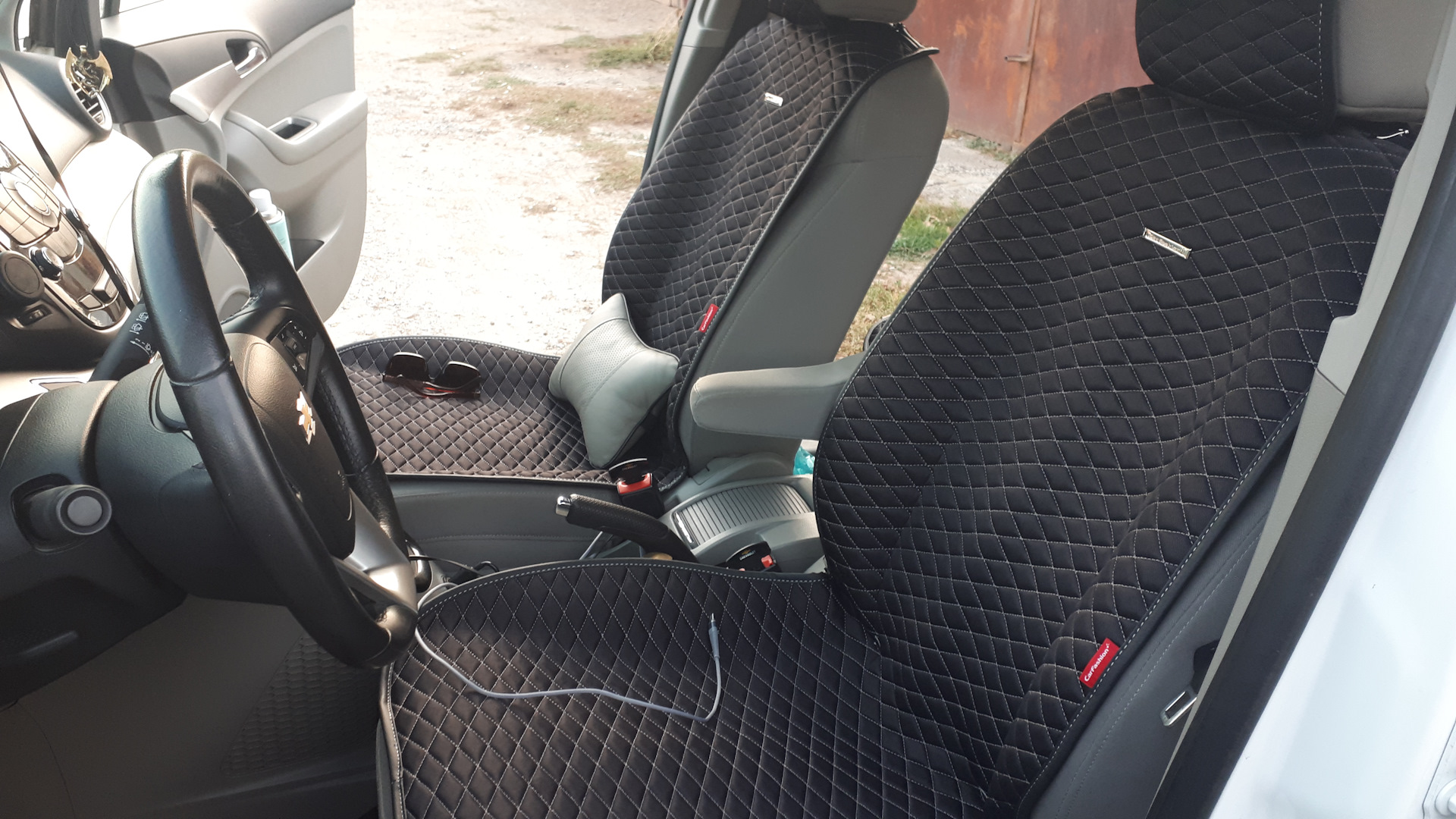 накидки на ниву 21214. каркасные авточехлы нива шевроле 2011. накидки на сиденья автомобиля нива. кожаные чехлы на ниву. накидки на сиденья нива шевроле.