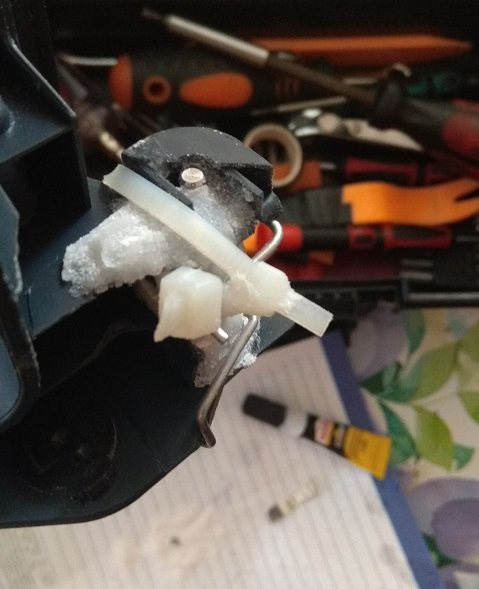 Крепление крышки — Ford S-Max (1G)