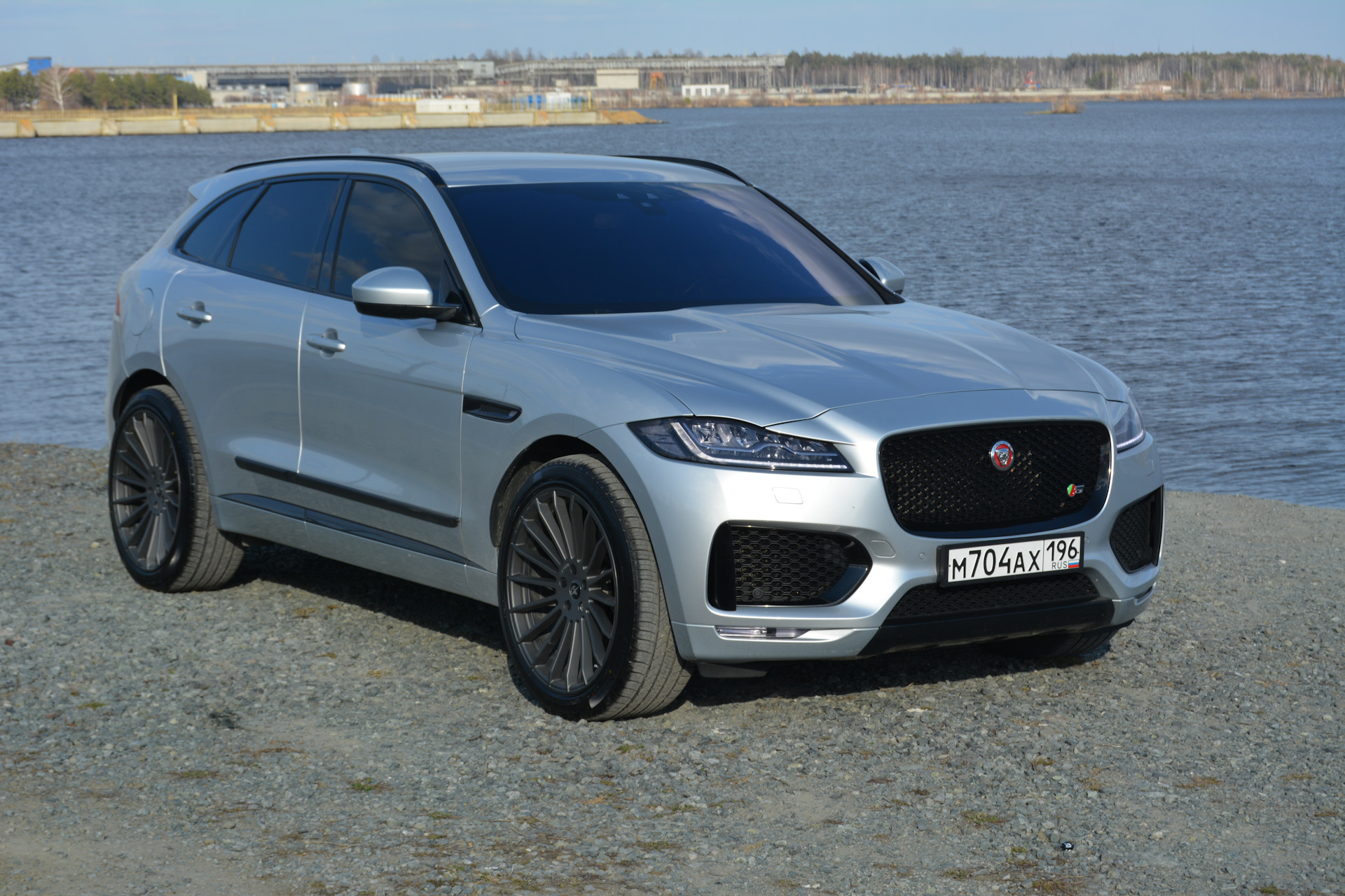 Jaguar f Pace фары