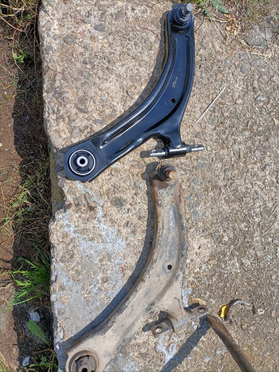 Новые передние рычаги — Nissan Qashqai (1G), 2 л, 2008 года | своими ...