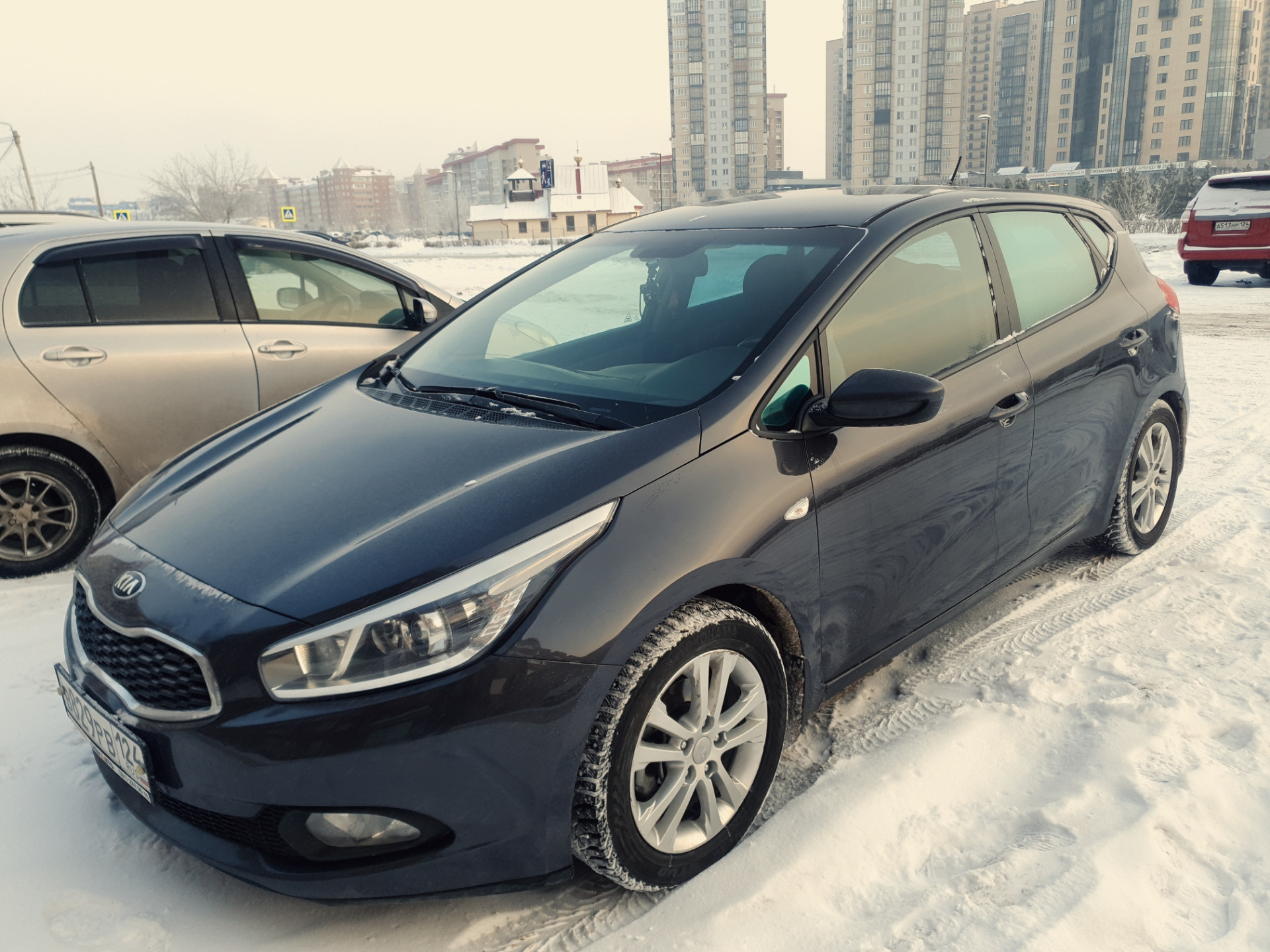 Сид продажа. Kia Ceed Luxe 1.6 at. Kia Ceed Luxe 1.6 at Blue Flame.