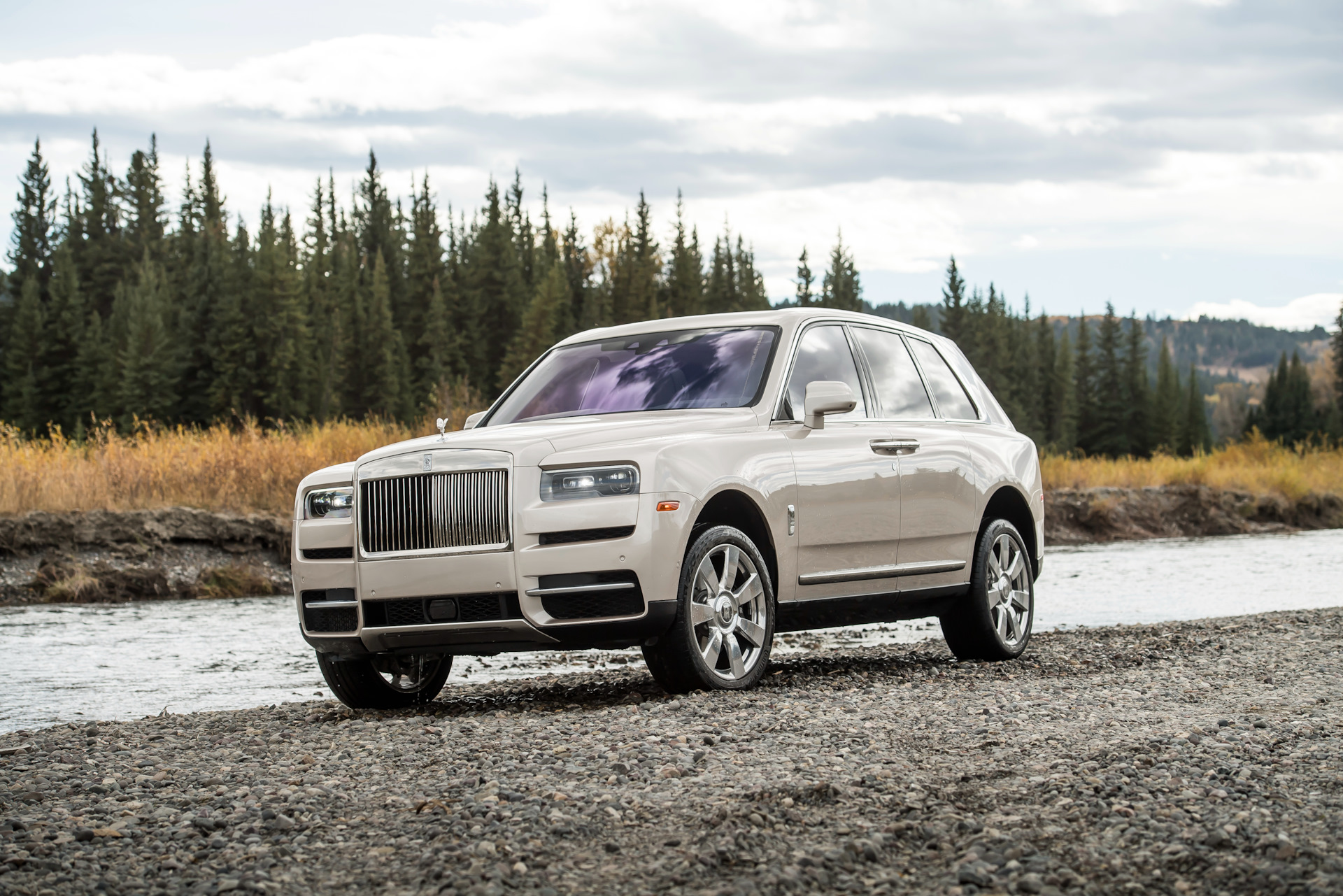 Rolls royce cullinan. Машина Rolls Royce Cullinan. Роллс Ройс Куллинан. Роллс Ройс джип. Rolls Royce Cullinan 2018.