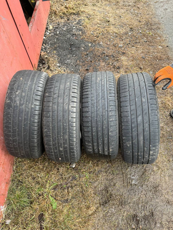 Шины летние Nokian 215/60 R16, литые диски VAG Moon 7Jx16 ET45 5x112 на ...