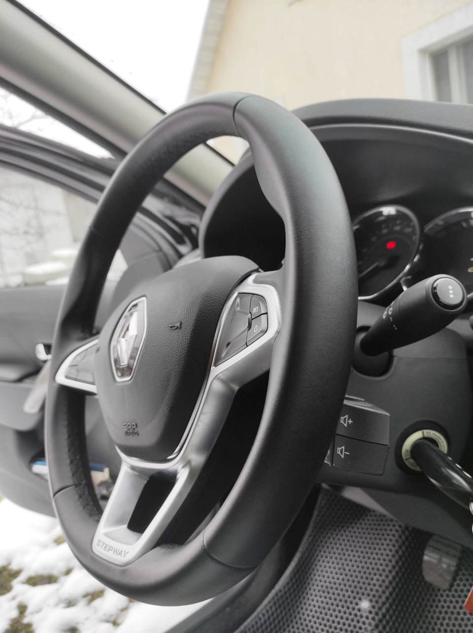 Фото в бортжурнале Renault Logan Stepway