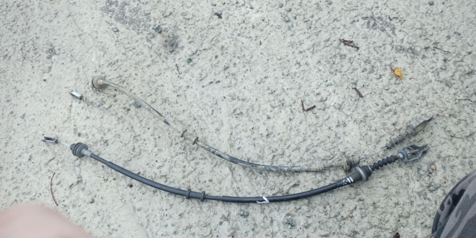 Порвался трос сцепления — Nissan March (K11), 1,4 л, 2000 года | своими ...