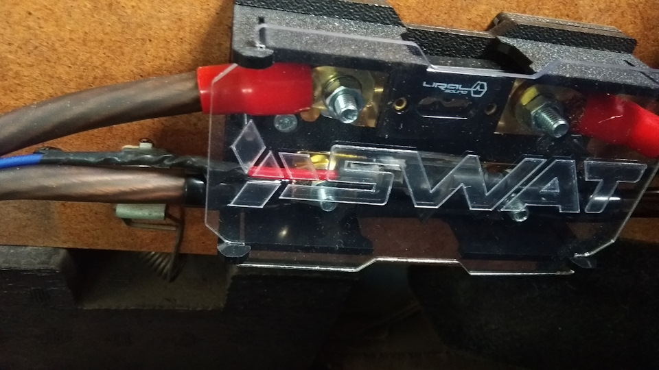 Отклеилось стекло ПТФ. Китайцы такие китайцы… — Mercedes-Benz C-class ...