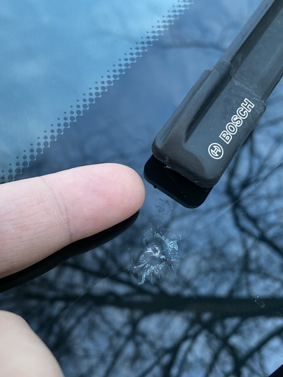 Чуть крупнее, виден сам шип( — BMW 2 series Active Tourer (F45)