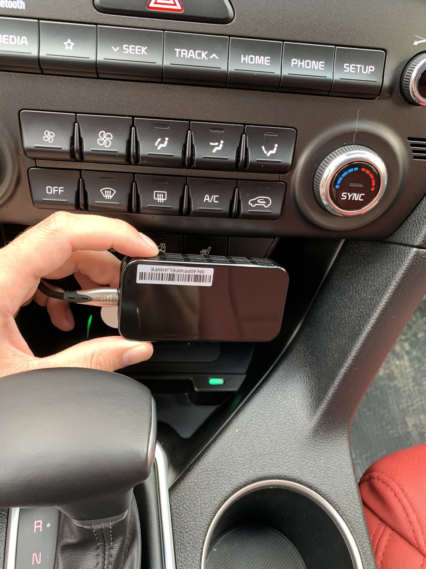 Как подключиться по блютузу к машине. Беспроводная зарядка Спортейдж 4. Беспроводная зарядка Киа Спортейдж 4. Беспроводная телефонная зарядка Киа Оптима 4. USB Port CARPLAY Sportage 4.