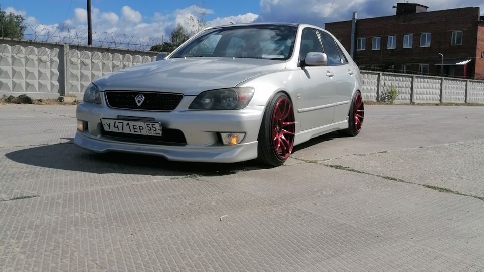 Вода под водительским ковриком — Toyota Altezza, 2 л, 2000 года ...