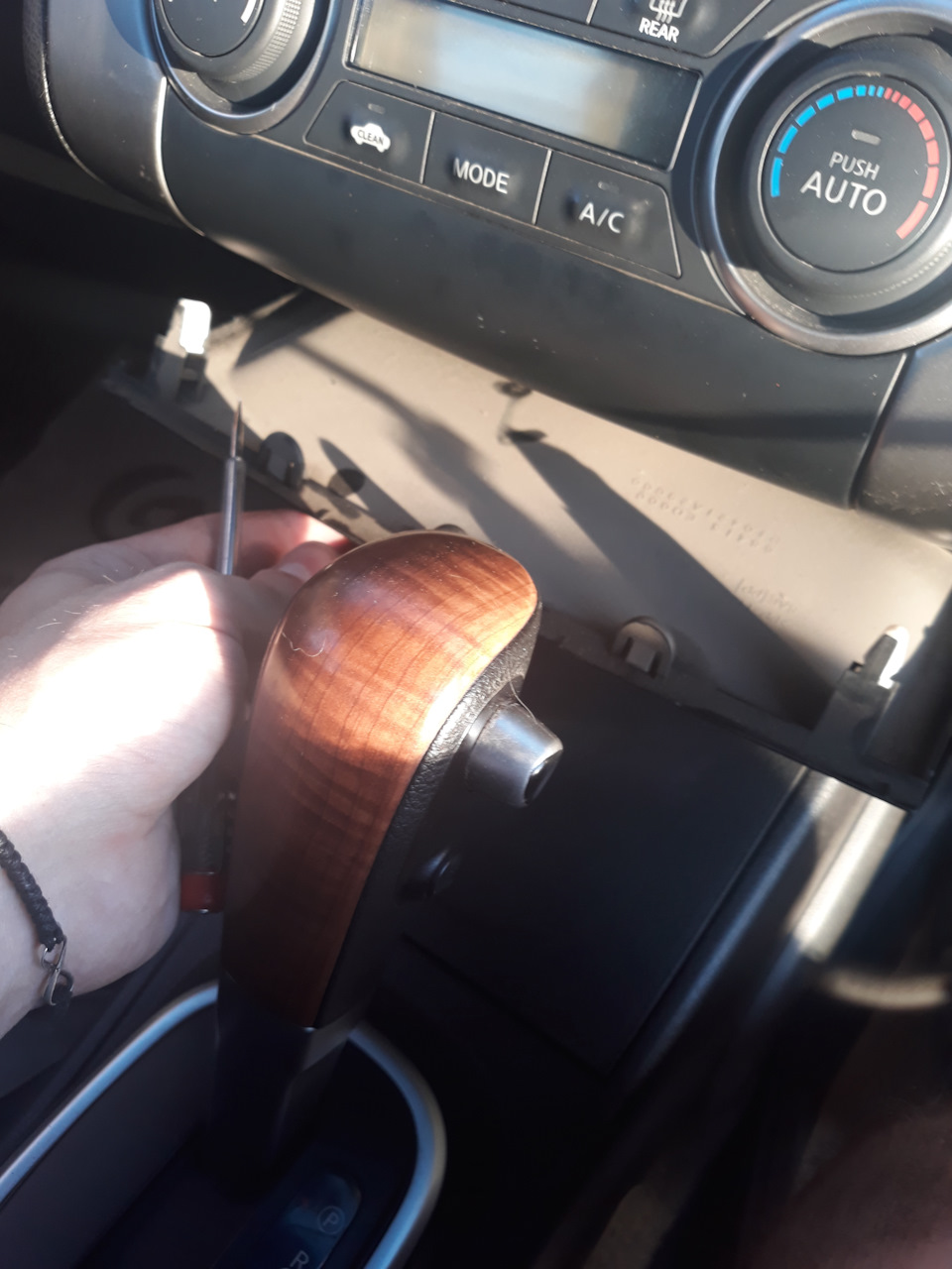 Фото в бортжурнале Nissan Tiida (1G)