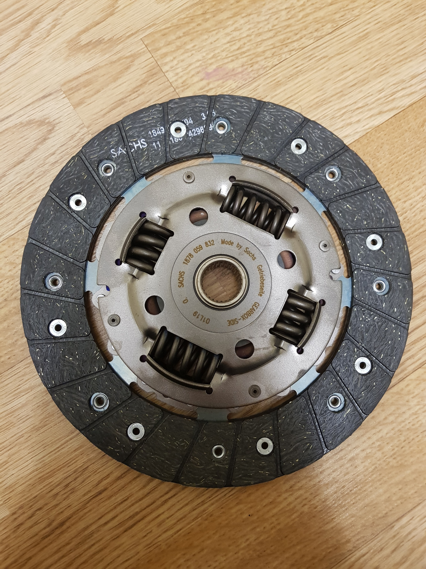 Диск сцепления фольксваген поло 4. Диск сцепление поло. Диск сцепление поло. 04e141031c. Диск сцепления поло седан.