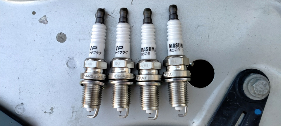 Замена свечей зажигания NGK BKR6E на Masuma Iridium Platinum S529IP с ...