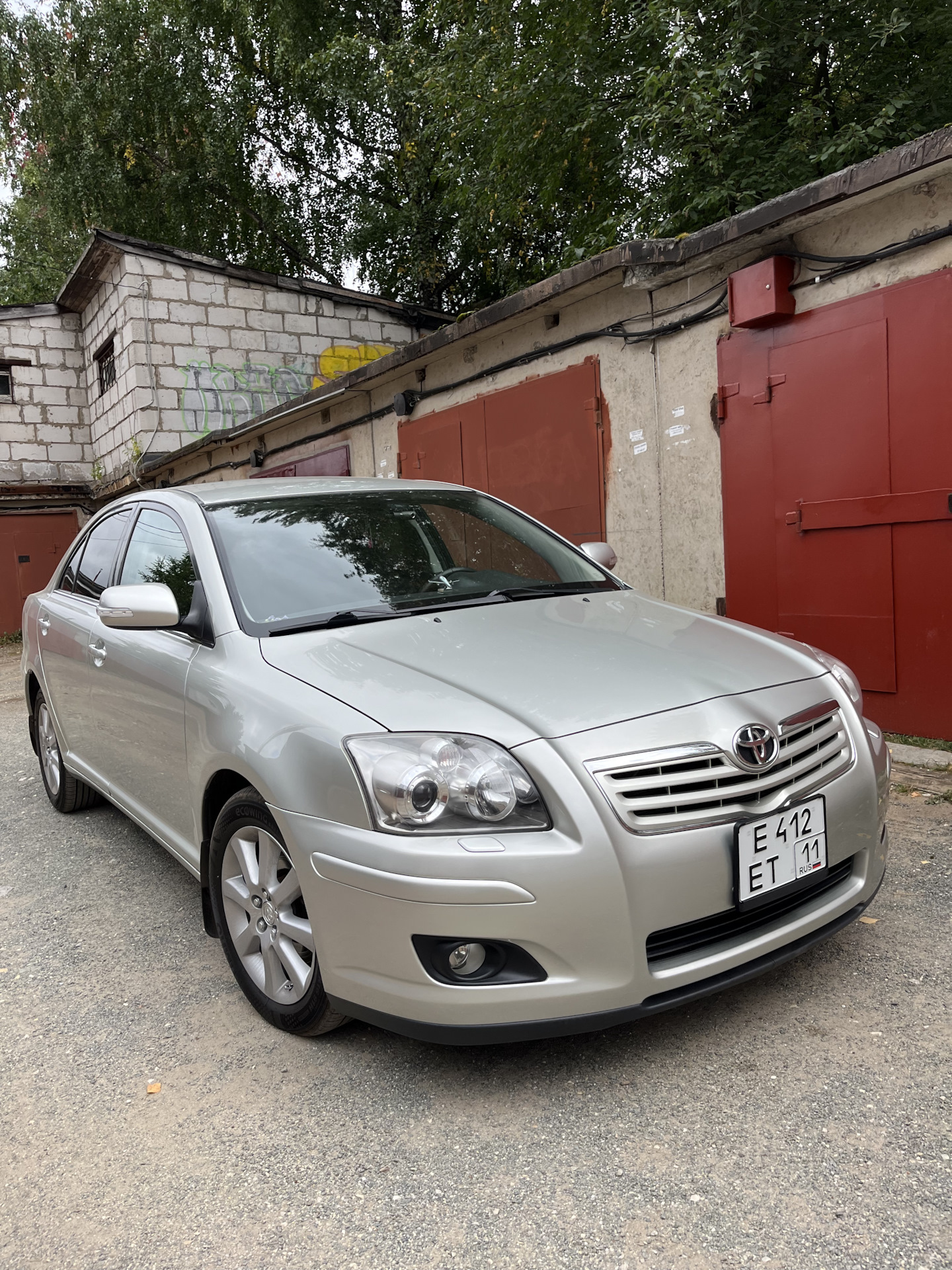 Квадратная номерная рамка — Toyota Avensis II, 2 л, 2007 года ...