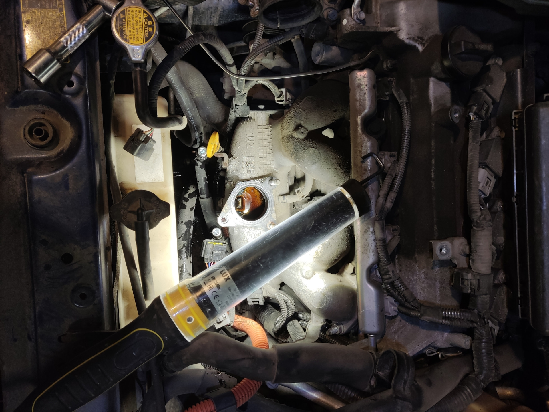 Prius 20. Масло в впускном коллекторе. — Toyota Prius (20), 1,5 л, 2006 ...