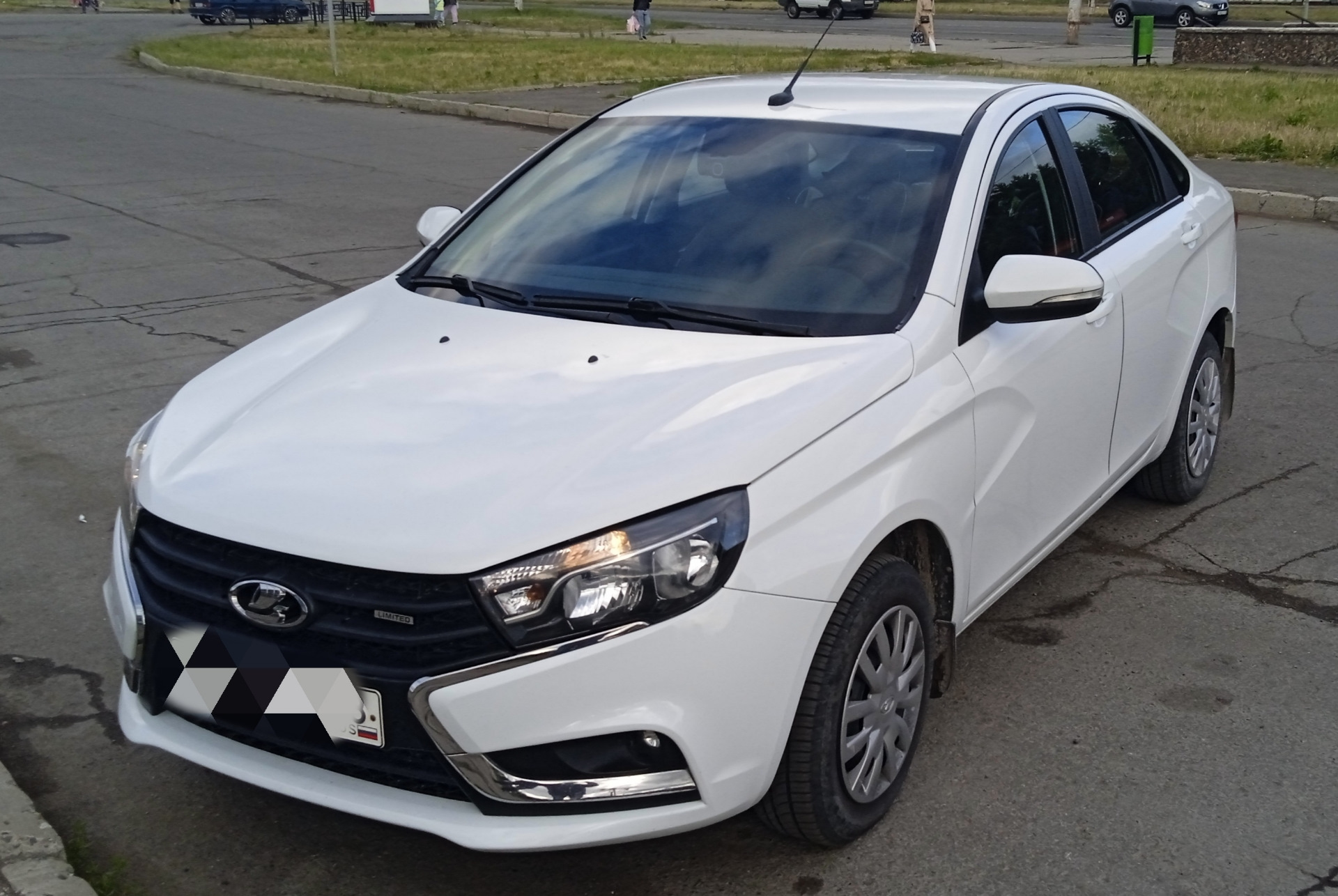 Lada Vesta 2017 белая