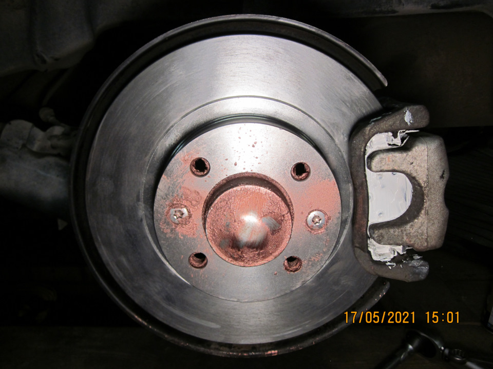 Фото сделано сразу после сборки тормозов. Задний тормоз — Lada Vesta SW (1G)