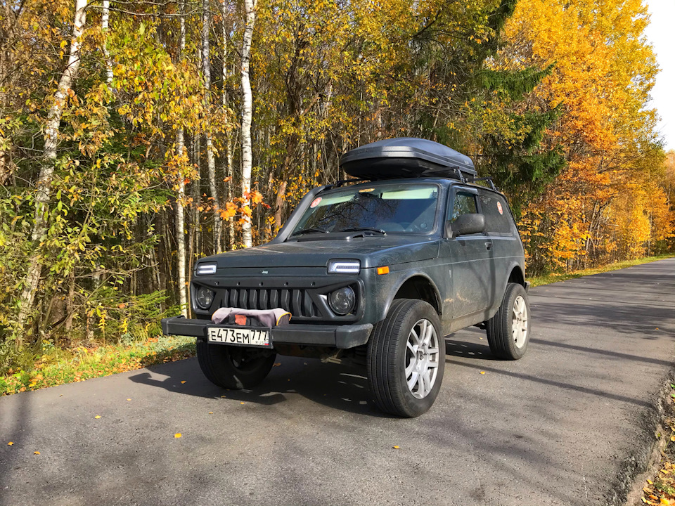 Задний вид нивы. Нива в396мх152. Нива в230но 44. Lada 4x4 9 мая. Лада Нива Тревел 2020.