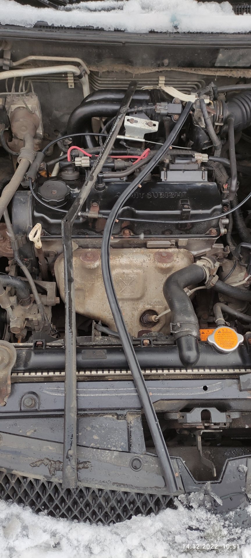 Уплотнитель капота — Mitsubishi Lancer IX, 1,6 л, 2006 года | своими ...