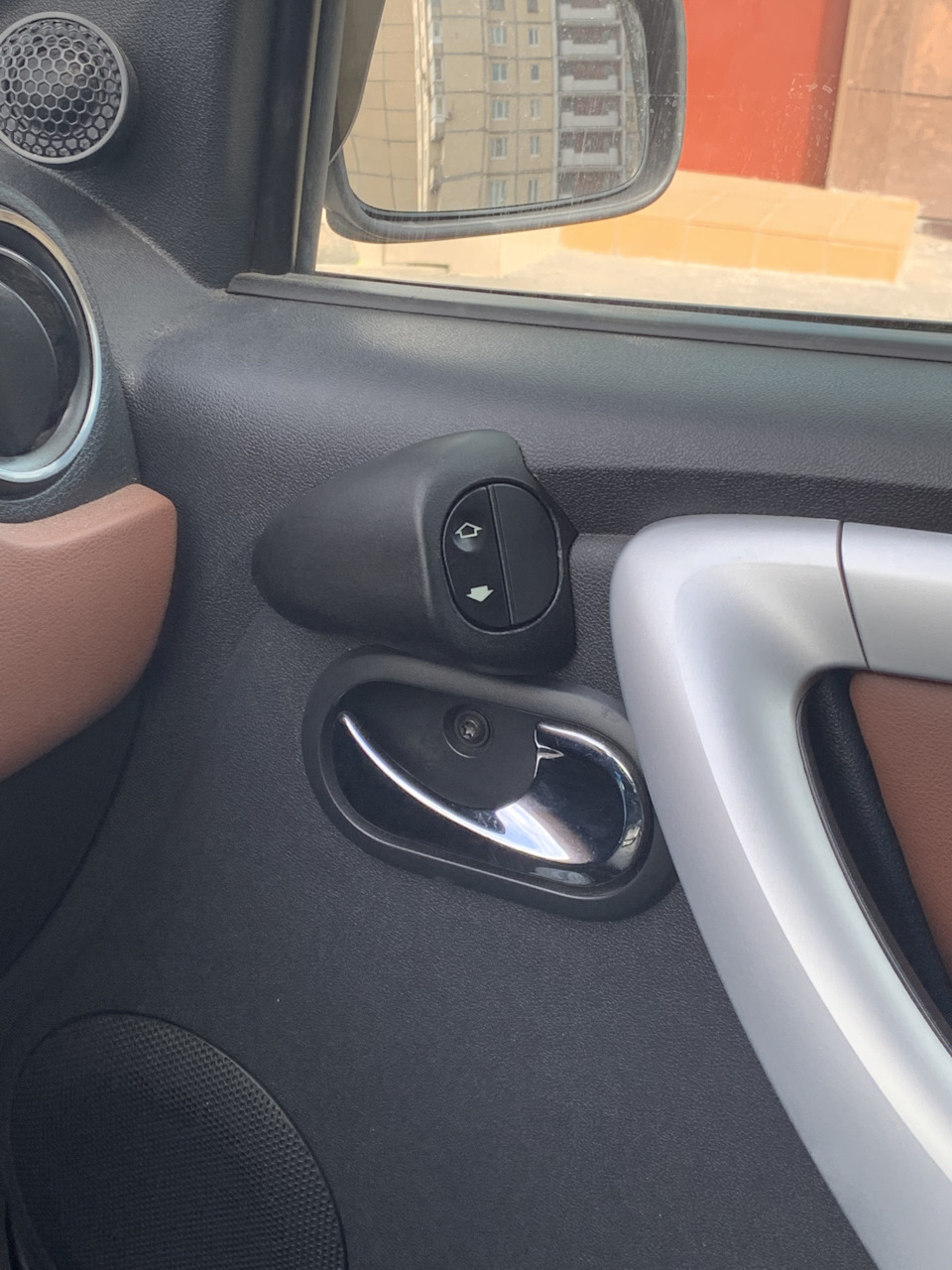 Перенос кнопок стеклоподъемников — Lada Ларгус, 1,6 л, 2018 года ...