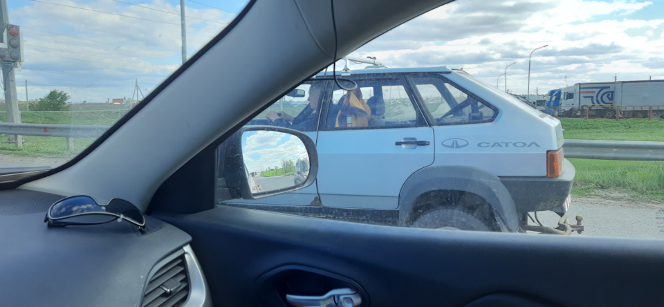 Под Сызранью удалось встретить редкостную редкость – разновидность Вазовского Тарзана – Сатол. — Jeep Cherokee (KL)