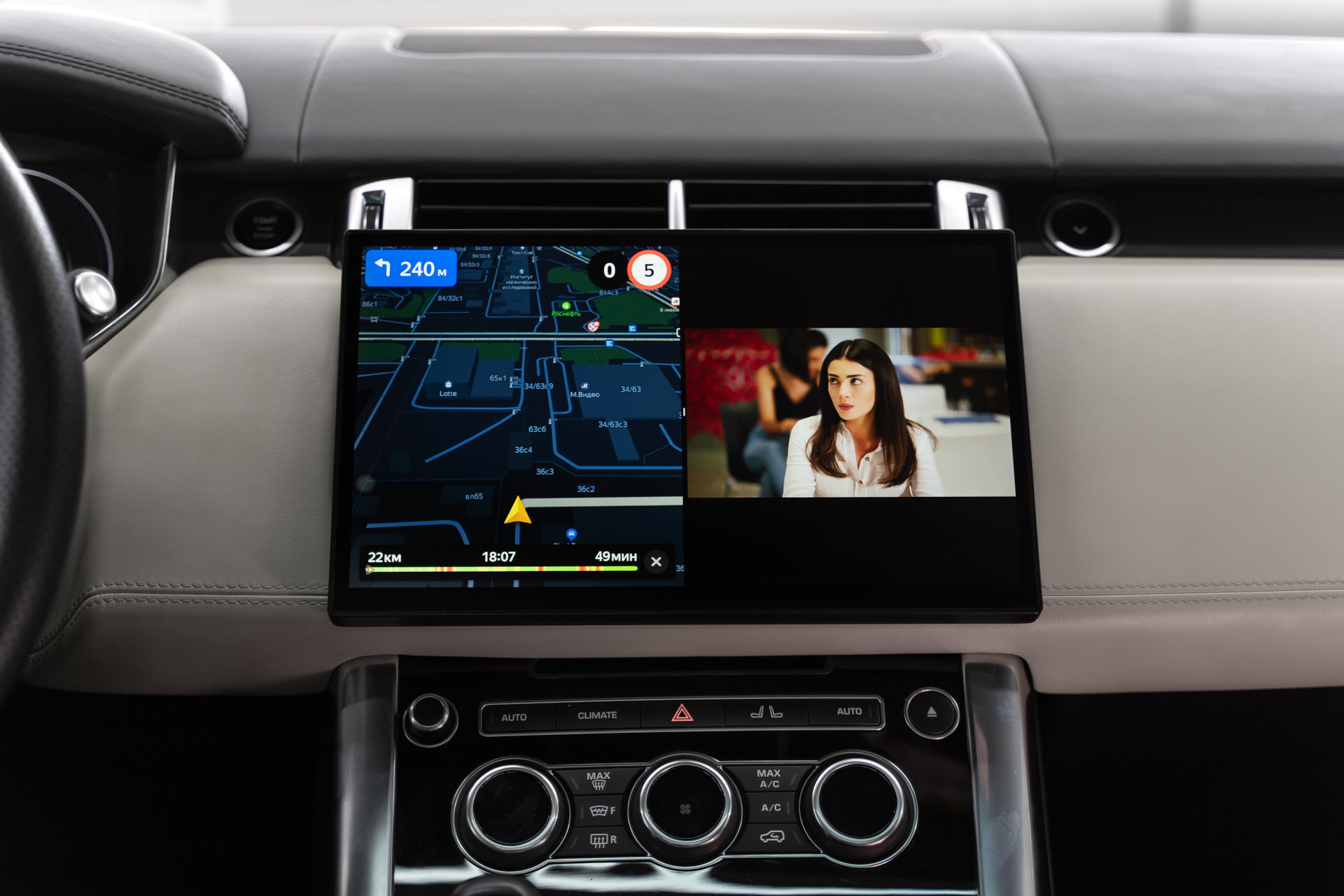 Лексус телевизор. Audi q7 мониторы для задних пассажиров. Skoda yeti мониторы в подголовник. Задние мониторы андроид. Задние мониторы андроид.