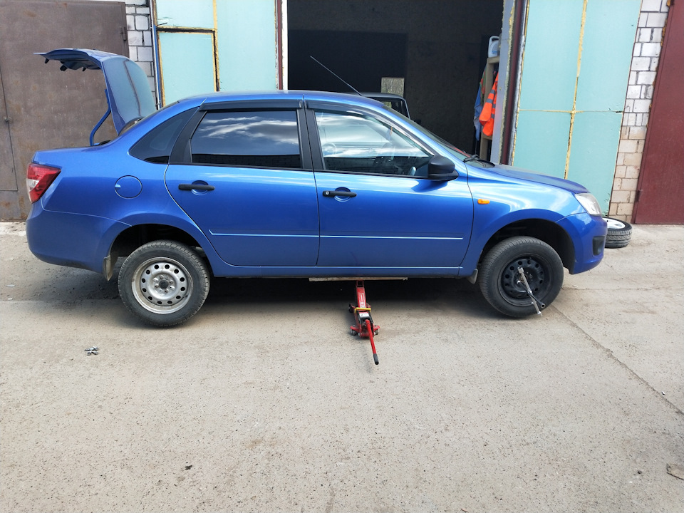 Замена колес — Lada Гранта, 1,6 л, 2016 года | колёсные диски | DRIVE2