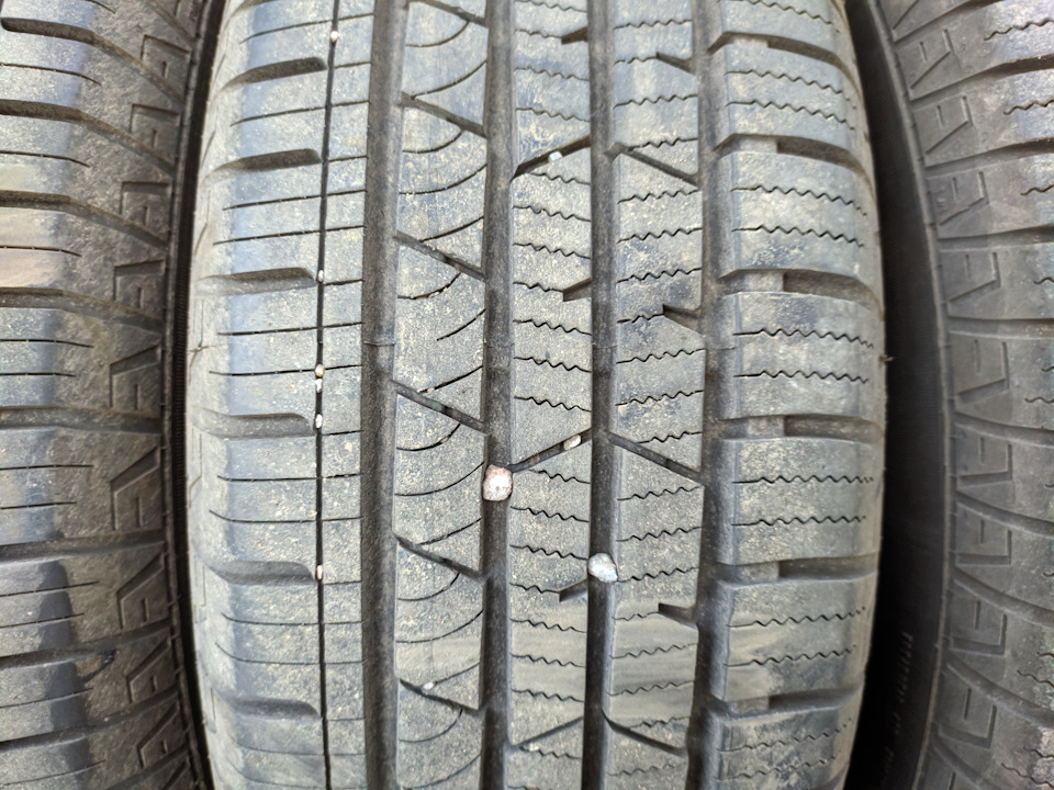 Continental Conti Cross Contact 215/65R16 102T.