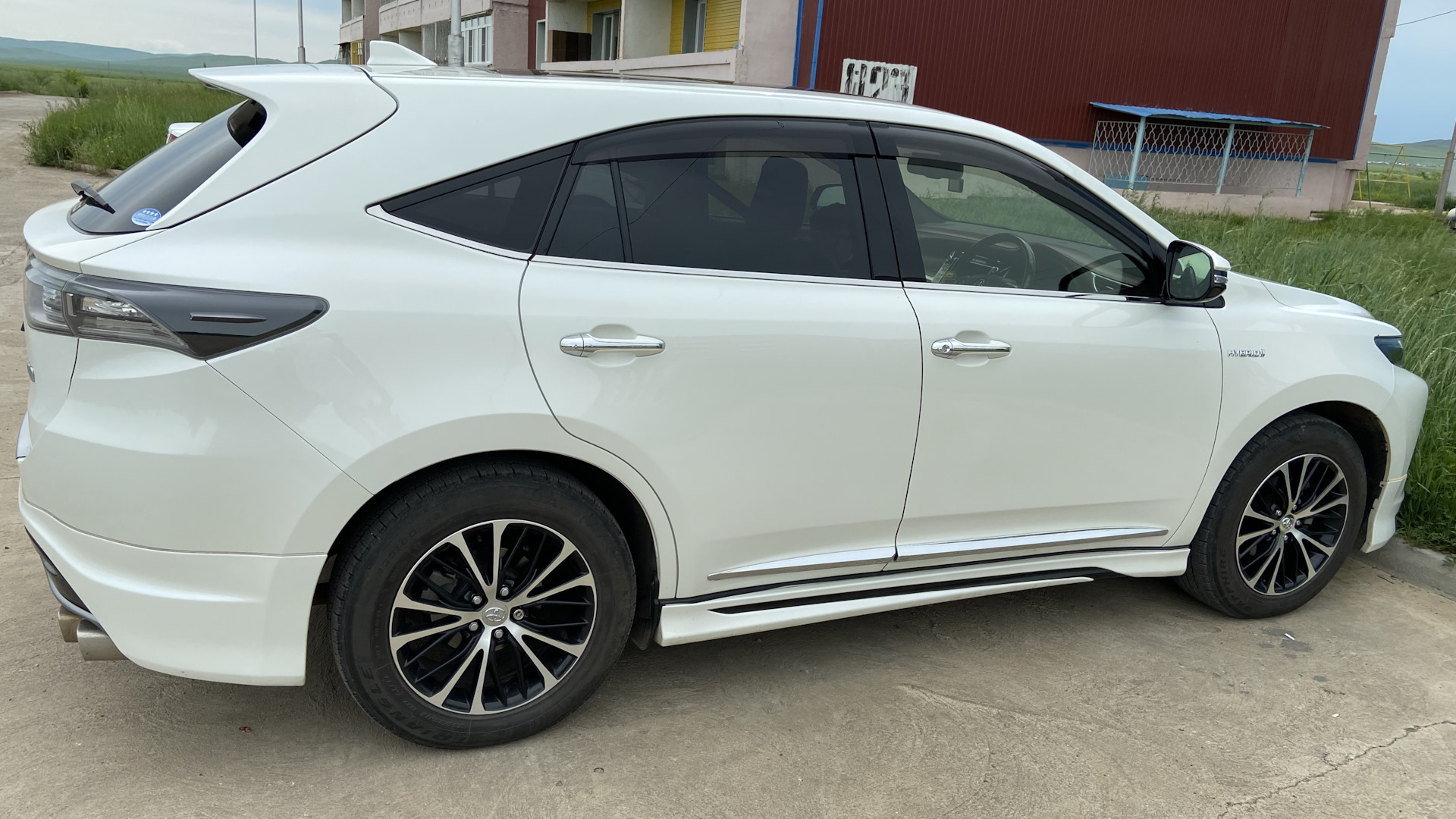 Toyota Harrier Hybrid (3G) 2.5 гибридный 2015 | на DRIVE2