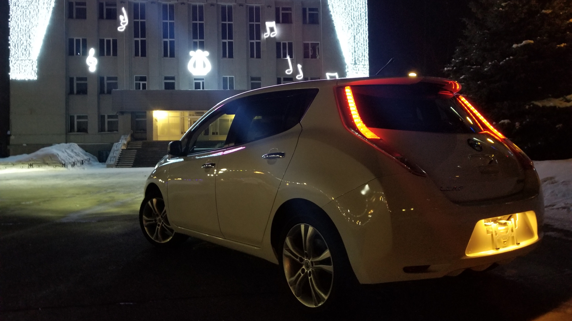 Nissan электромобиль Leaf гибрид