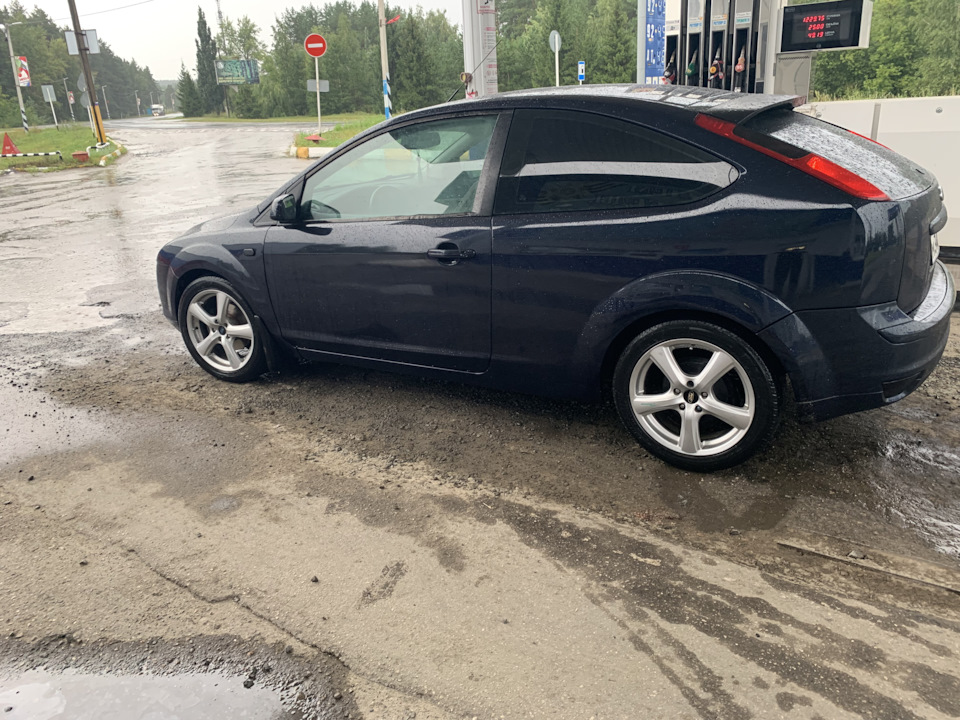 Шины ford focus 2. Пробил колесо Форд фокус 2. Лопнуло колесо Форд фокус.