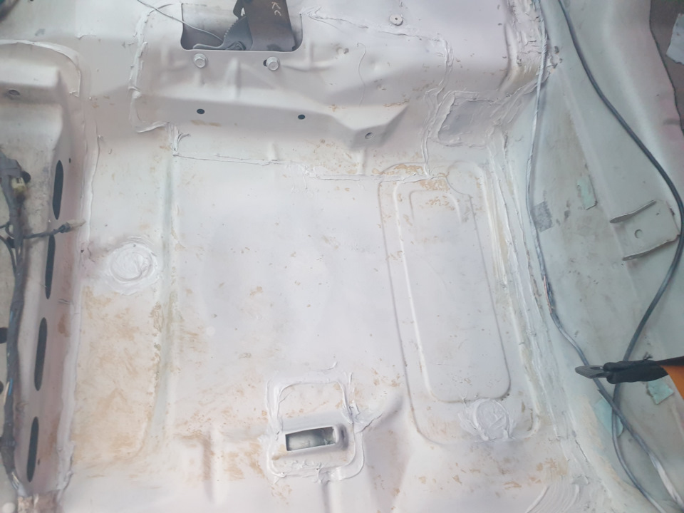 Ремонт днища, покраска больных мест и ШВИ поло автомобиля.Часть 3 ...