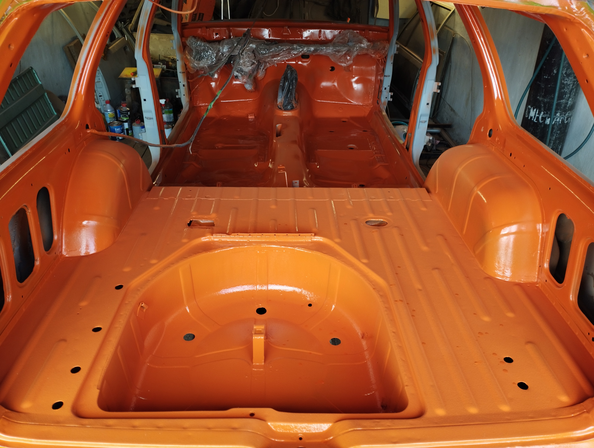 Внутрянка, водостоки, прицепное и педаль газа. — Opel Rekord E, 2 л ...